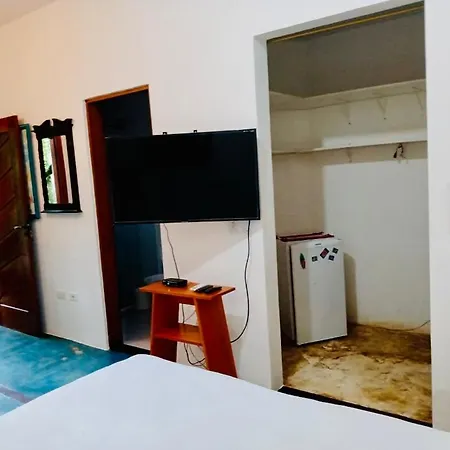 Suíte com Ar + frigobar+ Tv Sky-2